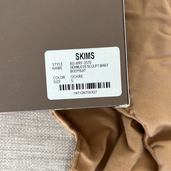 SKIMS seamless sculpt brief bodysuit - Picture 4 of 5